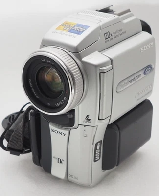Sony Handycam DCR-PC110 Mini DV Hybrid Camcorder Nightshot 2.5 inc Japanese - Image 1 of 4