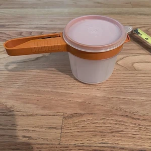 ORANGE TUPPERWARE HAND HELD SIFTER 1493 2 CUP CONTAINER 1689 W/LID 215 - Picture 1 of 3