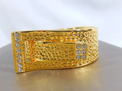 РЕДКИЙ НОВЫЙ БРАСЛЕТ-МАНЖЕТА KJL С ШИРОКИМ КОВАНЫМ ЗОЛОТЫМ ПОКРЫТИЕМ И ХРУСТАЛЬНОЙ ПРЯЖКОЙ НА ПЕТЛЯХ - Изображение 1 из 4