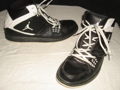 ZAPATILLAS ALTAS NIKE AIR JORDAN 1 FLIGHT DE CUERO NEGRAS/BLANCAS PARA HOMBRE TALLA 11 M 2012 Foto 1 de 4