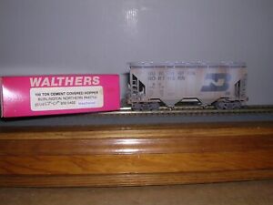 WALTHERS #932-5402  B.N. Cov.Hopper Car #441716 w/Kadees B.U. & Weathered H.O.