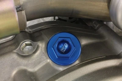 Works Connection - 24-002 - Tapón de llenado de aceite, azul - Hecho en EE. UU. Foto 1 de 2