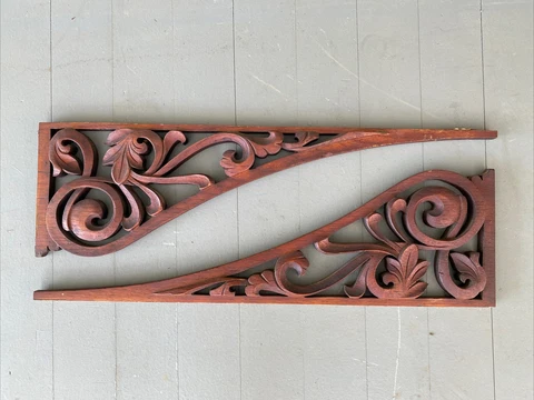 2 OAK VICTORIAN CARVED BRACKETS Cover