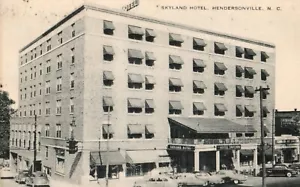 Vintage Postkarte Hotel Motel HENDERSONVILLE NC SKYLAND HOTEL alte Autos - Bild 1 von 2