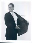 1994 Press Photo Late Night TV King David Letterman Shows Off Lining of Coat
