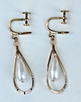 Brincos/parafusos vintage Sarah Coventry, pérola falsa década de 1950, gota de 4,5 cm, 212 - Imagem 1 de 4