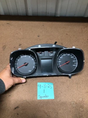 2012 CHEVROLET EQUINOX SPEEDOMETER ODOMETER CLUSTER OEM 20907580 - Image 1 of 4