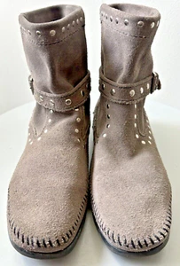Minnetonka  Ankle Boots Gray Suede Womens SZ 8.5 Flat Silver Studs GUC - Picture 1 of 7