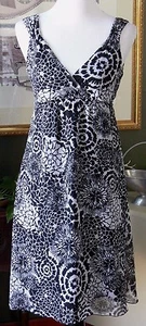 H&M Black & White Sheer Crinkle Poly Surplice Empire Waist Dress 8 MINT - Picture 1 of 5