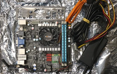 Zotac Mini ITX ION ITX A-E Mainbaord mit ATOM 330 CPU 2GB RAM WiFi & Netzteil - Bild 1 von 4