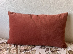 POTTERY BARN SAMT LENDENKISSENBEZUG ADOBE 25X15 - Bild 1 von 4