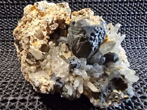 Klare Quart, Pyrit, schwarzer Turmalin Ausstellungsstück, absolut wunderschön - Bild 1 von 5