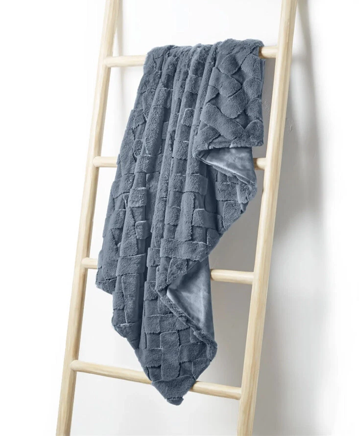 Martha Stewart Lattice Faux Fur Throw, 60x50″, Storm Grey 👍 Foto 1 de 3