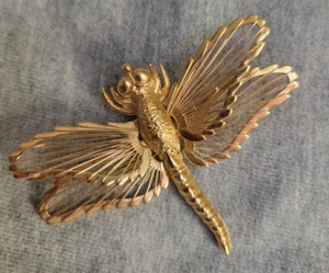 Vintage Monet offene geflügelte Libelle goldfarbene Brosche Anstecknadel - Bild 1 von 3
