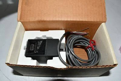 NEW Warner Electric 7105-448-007 MCS-626-2 Diffuse Reflective Photoelectric Sens - Image 1 of 4