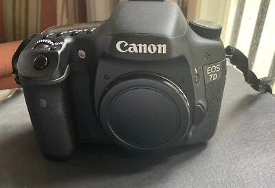 Canon EOS 7D DSLR Digital Camera Body DS126251. Pristine! +  Camera Bag - Image 1 of 4