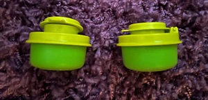 Tupperware Salz & Pfefferstreuer Set mit Dichtungen 1 Unze Smidgets Lime Green - Bild 1 von 2