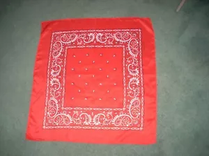 Bufanda de pañuelo Red Paisley 2004 22"" x 21 - Imagen 1 de 3