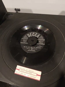 Mills Brothers - A Carnival In Venice / Go In And Out The Window 45rom Tested - Picture 1 of 3