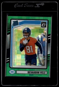 2024 Donruss #395 Devaughn Vele Ottica Classificata Esordienti Anteprima Verde Pandora #/25 - Foto 1 di 2