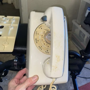 1970s ROTARY WHITE WALL PHONE Bell Systems - Picture 1 of 7