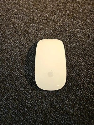 PARA REPUESTOS O REPARACIÓN - ENCIENDE Apple A1296 Wireless Magic Mouse Blanco COMO ESTÁ Foto 1 de 4