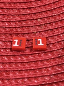 LEGO 3070pb266R & L RED Tile 1x1 # 1 & Three Dots 75872 AUDI R18 e-tron Quattro