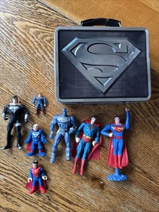 Superman DC Comics Spielzeug Lot Actionfiguren, Lunchbox etc… A7 - Bild 1 von 11