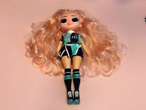 L.O.L. Überraschung! Lol Surprise OMG Sport Modepuppe kickt Babe 10 Zoll mit Kleidung  - Bild 1 von 5