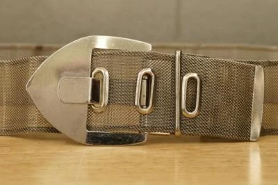 Cinturón de alta moda discoteca de malla plateada vintage de los años 70 27" de largo 1,5" de ancho Foto 1 de 3