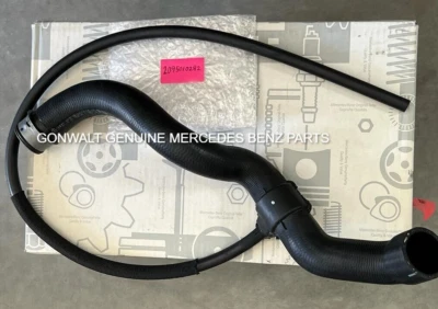 Оригинальный верхний шланг Mercedes Benz CLK 320 2003-2005 2095010282 - Изображение 1 из 3