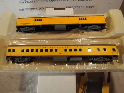 FOX VALLEY MODELS H.O.10104+10092 MILWAUKEE ROAD EXPRESS CAR +COACH 2-CAR LOT #6 - Image 1 of 2