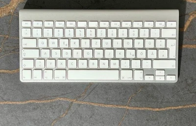 Apple Kabellose Bluetooth Tastatur deutsch - Silber A1314  guter Zustand - Bild 1 von 4
