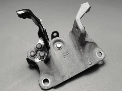 2018-2025 TOYOTA RAV4 LEFT DRIVER SIDE AUTOMATIC TRANSMISSION MOUNT BRACKET OEM - Imagem 1 de 4