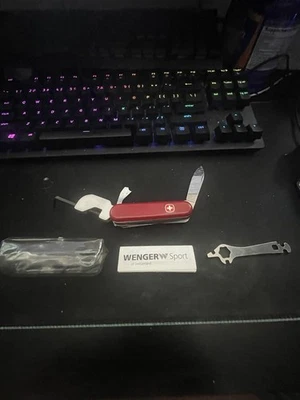 Navaja suiza Wenger multiherramienta para bicicletas/BIKER 37 navaja suiza usada Foto 1 de 4