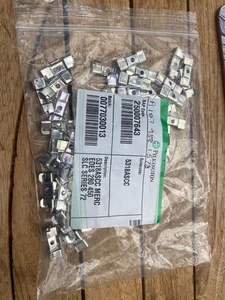 MERCEDES SL OE ZINK X1 WINDSCHUTZSCHEIBE & ZIERLEISTE ZIERLEISTE CLIP A1079881578 W107 R107 - Bild 1 von 2