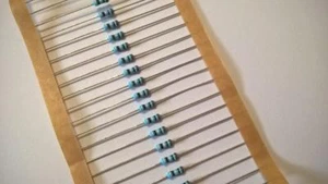 ZSM181 Qty 100 pcs MBB0207 Series Metal Film Axial Resistor 909 Ohm 1% .6W - Bild 1 von 1