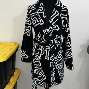 PINK Victoria's Secret Cozy Plush Short Robe Size XS/S Black White Monogram Logo - Picture 1 of 8