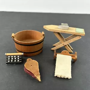 Vintage miniatura casa delle bambole legno mobili lavanderia pezzi GIAPPONE lotto di 5 - Foto 1 di 16