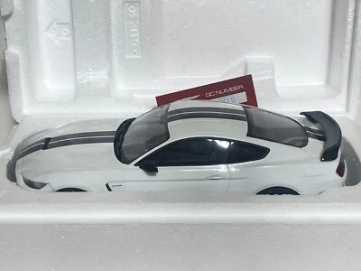 GT Spirit 1/18 Ford Mustang Shelby GT350R listra branca preta (GT101) - Imagem 1 de 4