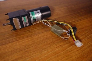 Oriental Motor Co 2RK6GN-AMUL AC Magnetic Brake Motor w/ 2GN10XK Gear Head - Picture 1 of 3
