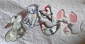 Konvolut 5 Vintage Apiquitäten zum Aufnähen Hase Hund Hühner Maus unbenutzt - Bild 1 von 1