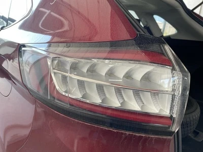 Conjunto de luz trasera izquierda usado se adapta a: Ford Edge SEL 2017 cuarto montado en panel L. Foto 1 de 4