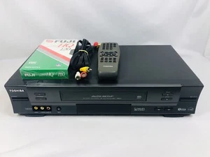 Toshiba W-614R VCR VHS Video Cassette Recorder W/ Remote, Cables, Tape Tested - Picture 1 of 16