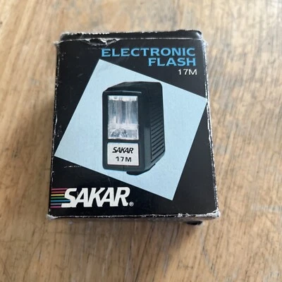 Vintage SAKAR ELECTRONIC FLASH 17M. New In Original Packing. - Image 1 of 3