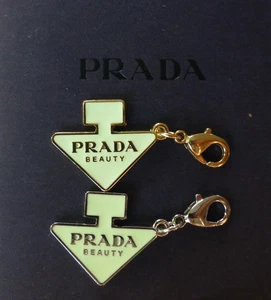 2 x Prada Woman beauty Charms silber gold farben grün Anhänger original - Bild 1 von 4
