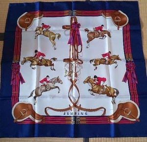 Sciarpa seta Hermes motivo cavallo tricolore 90 cm usata ritirata - Foto 1 di 5