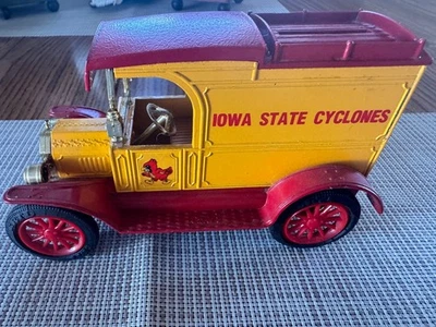 Camión de reparto Ford modelo T ERTL 1913 BANCO IOWA STATE CYCLONES 1986 RARO sin caja Foto 1 de 4