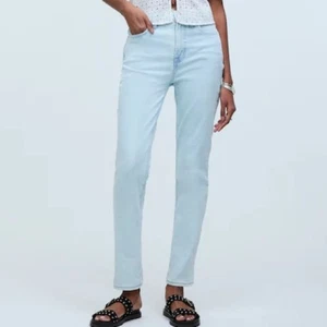 NUEVO CON ETIQUETAS Madewell The Petite Perfect Vintage Jean Chesthunt Lavado Cómodo Elástico 28P - Imagen 1 de 12
