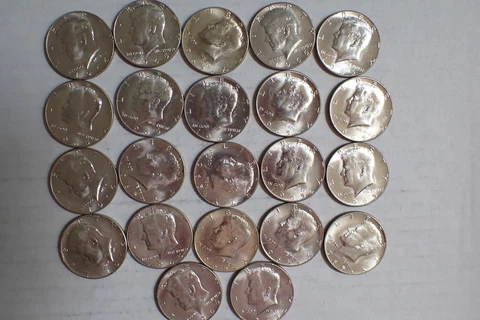 1965 KENNEDY HALF DOLLAR BU Condition  40% SILVER Sold Individually Cover